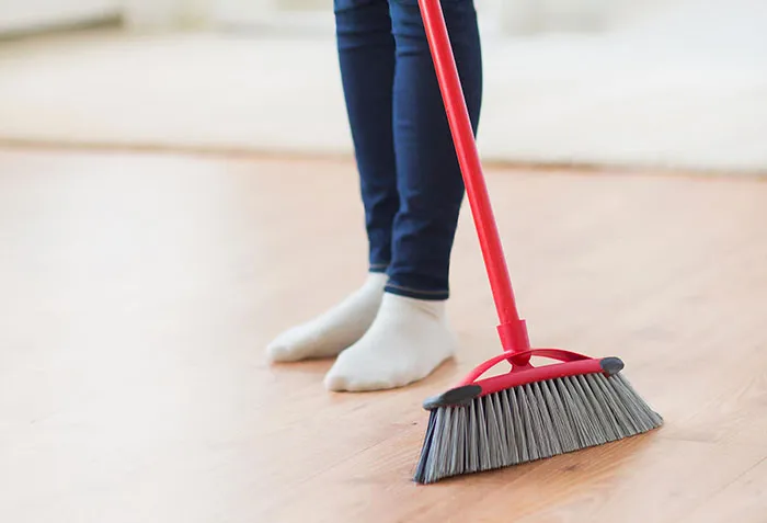 Cleaning laminate floor